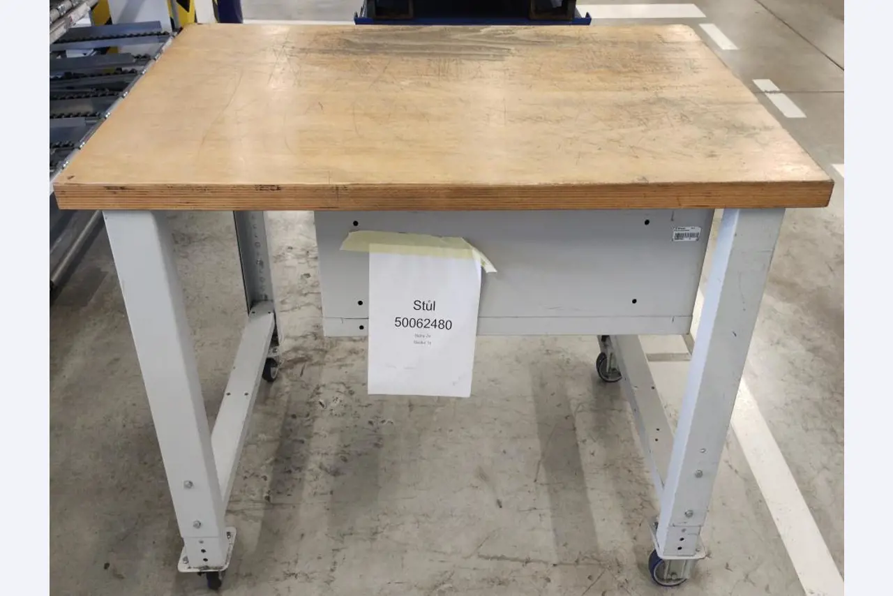 Máquinas (construção de veículos) e equipamento operacional e de escritório-1